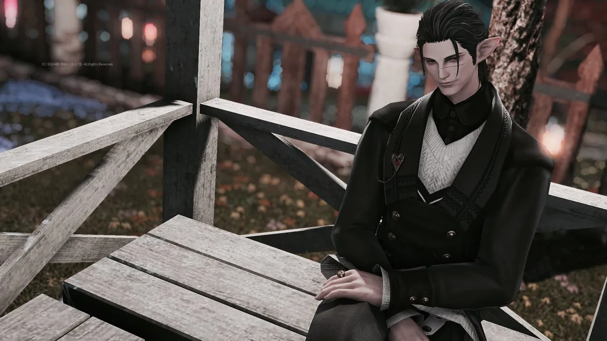 お庭のベンチに座るるしこ