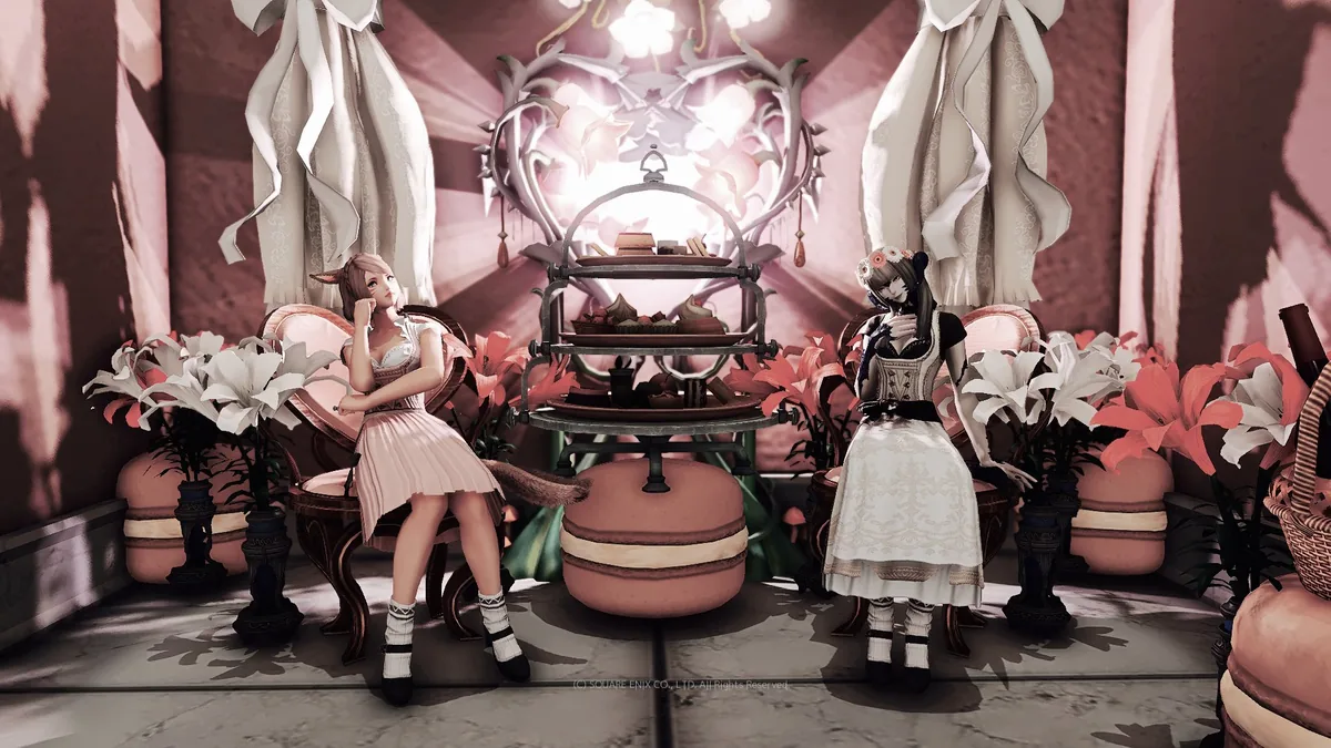 椅子に座るふたり